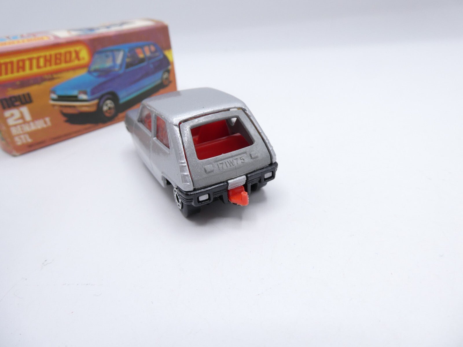 Matchbox Superfast 21 RENAULT 5TL in SILVER Damaged Box - Magic Matchbox