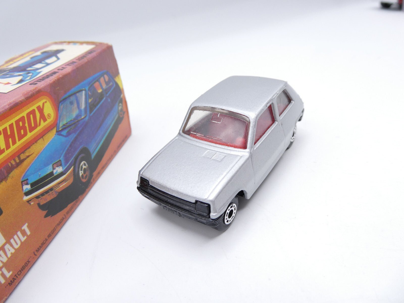 Matchbox Superfast 21 RENAULT 5TL in SILVER Damaged Box - Magic Matchbox