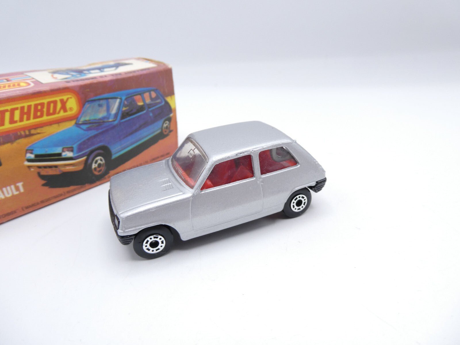 Matchbox Superfast 21 RENAULT 5TL in SILVER Damaged Box - Magic Matchbox