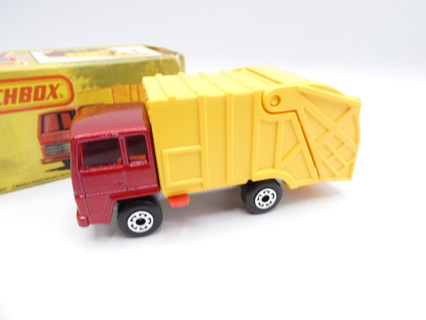 Matchbox Superfast 36 Refuse Truck VN Mint Boxed - Magic Matchbox