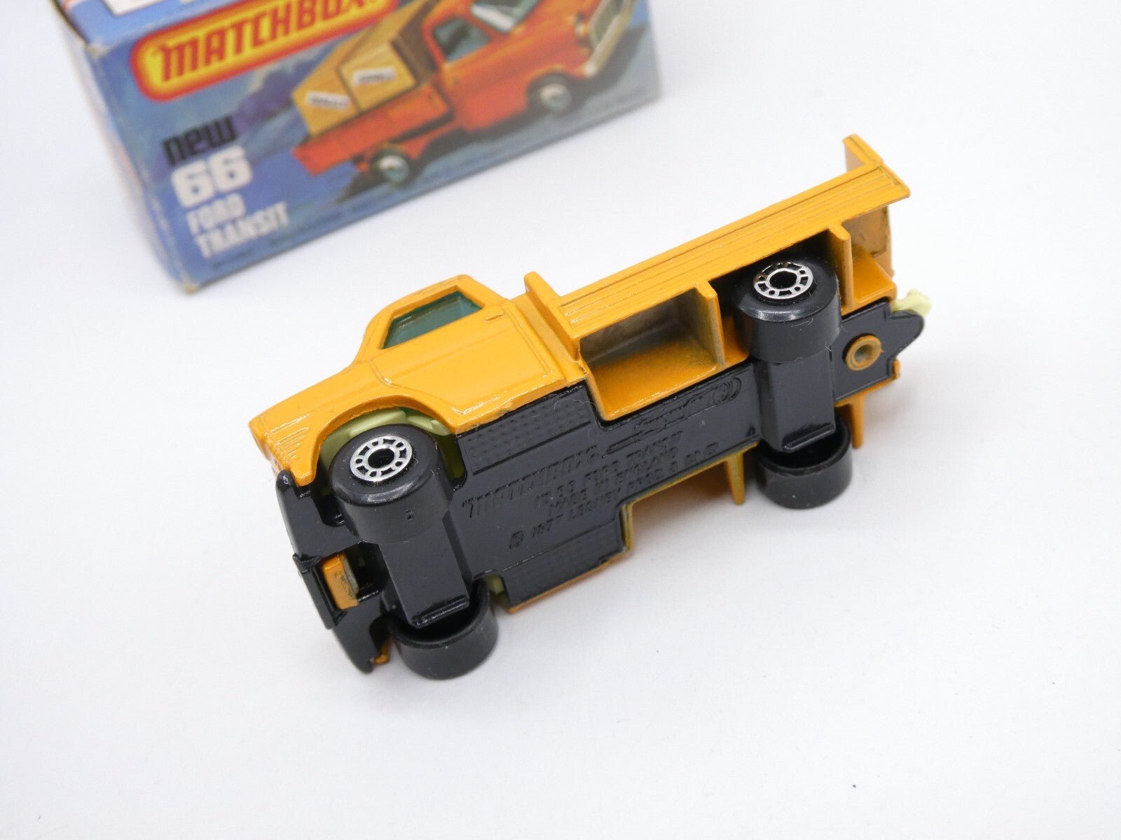 Matchbox Superfast 66 Ford Transit - Magic Matchbox