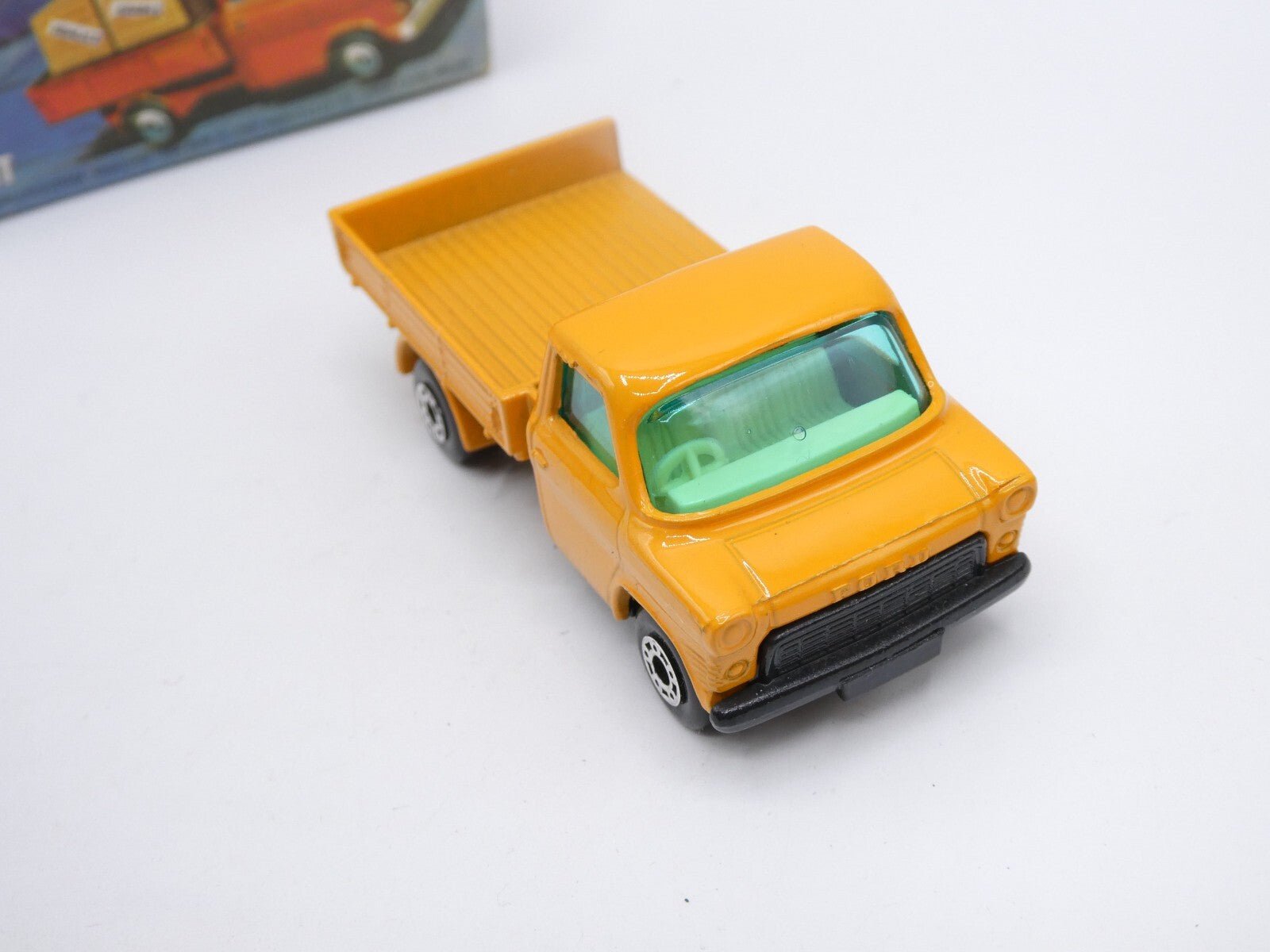 Matchbox Superfast 66 Ford Transit - Magic Matchbox